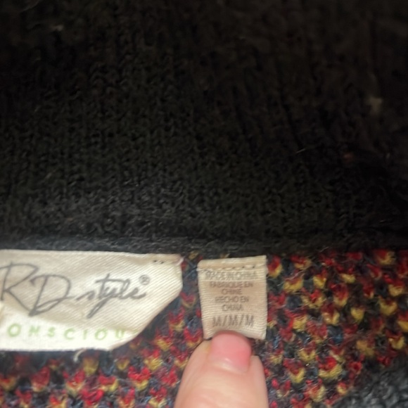 RD Style Red Plaid Turtle Neck Sweater. Size Medium - Picture 4 of 6